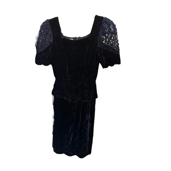 Union Made ILGWU vintage Black Peplum Square Neck Velvet Cocktail Dress Size 7 - Picture 2 of 10